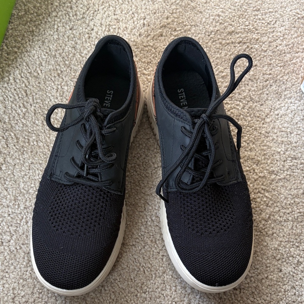 Steve Madden Black Knit boys dressy  Sneakers
